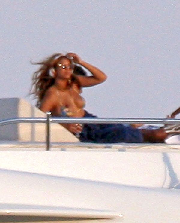 Beyonce Nipple Slip 109
