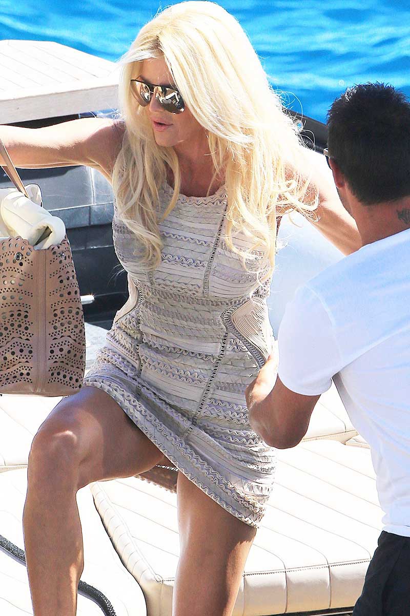 Victoria Silvstedt Pantyless Pussy Upskirt In Cannes 07 Celebrity